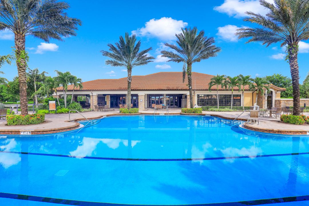 8199 Lucello Terrace N, Naples, FL 34114