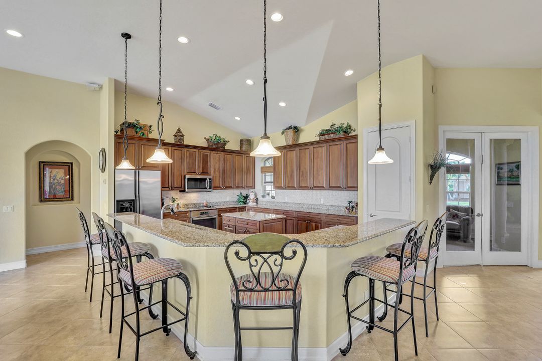 138 S Bahama Ave, Marco Island, FL 34145