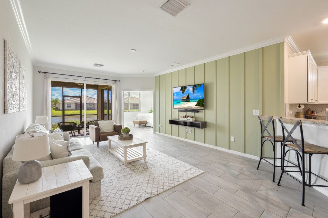 2042 Tamarron Ln, Naples, FL 34120