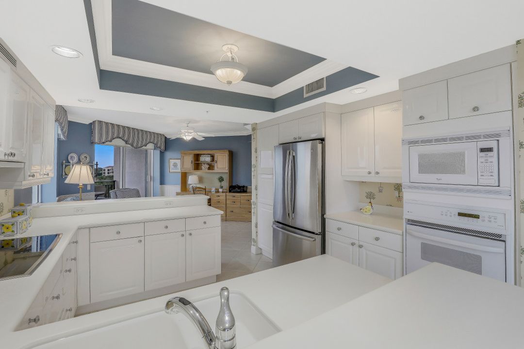 7225 Pelican Bay Blvd #605, Naples, FL 34108