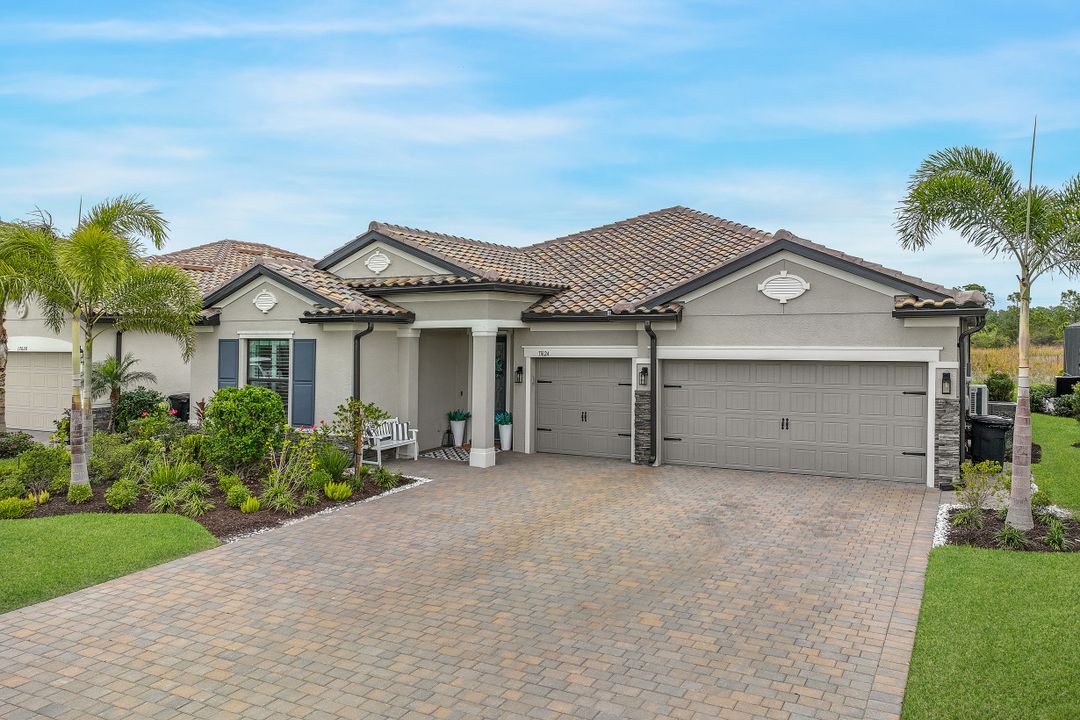 17624 Kinzie Ln, Estero, FL 33928
