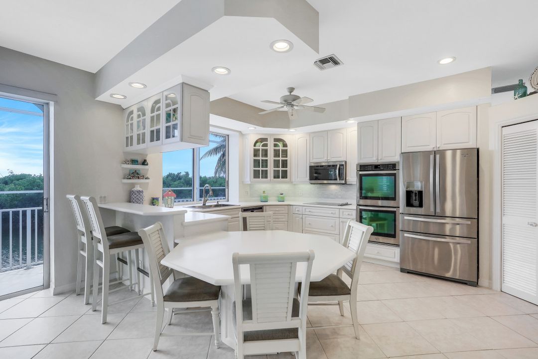 450 Spinnaker Dr, Marco Island, FL 34145