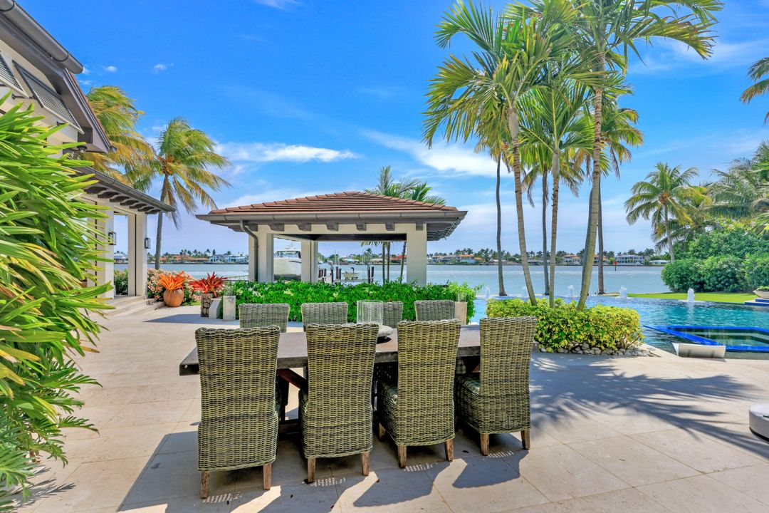 970 Aqua Cir, Naples, FL 34102