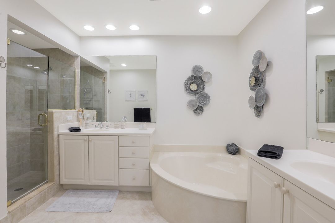 7842 Hawthorne Dr #1701, Naples, FL 34113