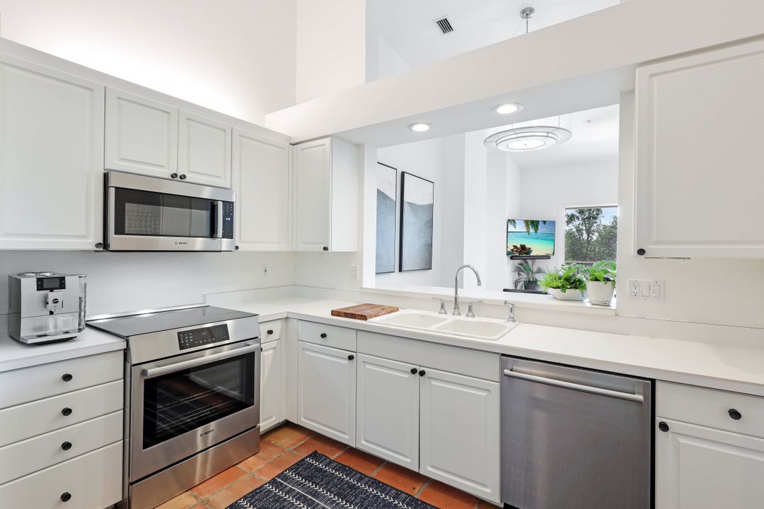 743 Bentwater Cir #203, Naples, FL 34108