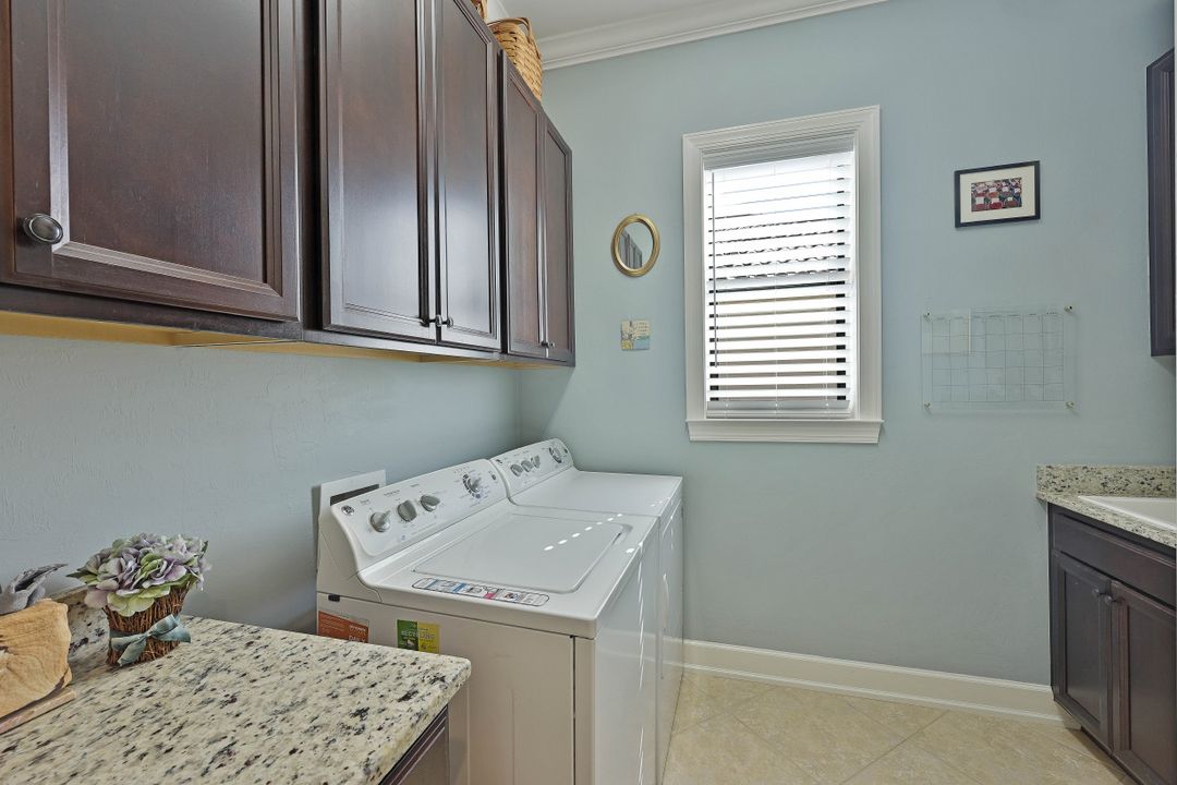 8880 Savona Ct, Naples, FL 34119