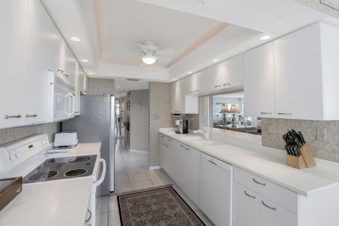 21 Bluebill Ave #404, Naples, FL 34108