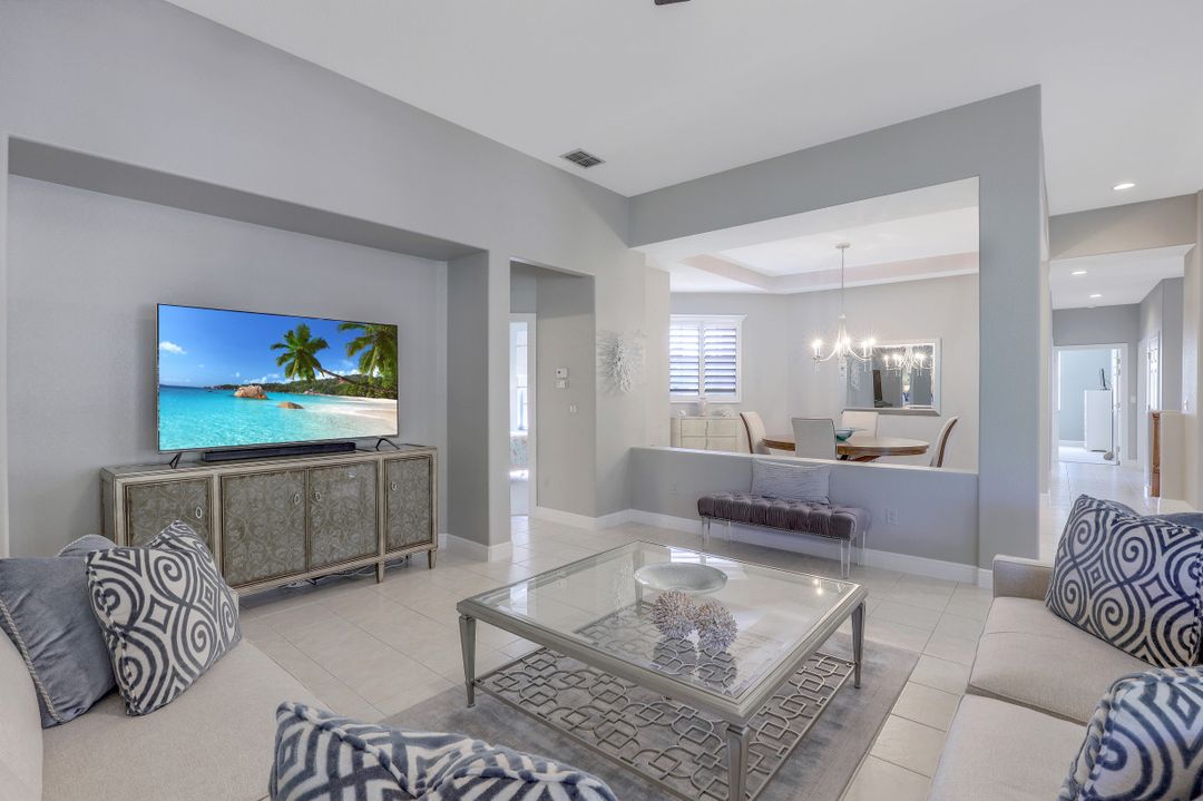 4810 Shinnecock Hills Ct, Naples, FL 34112