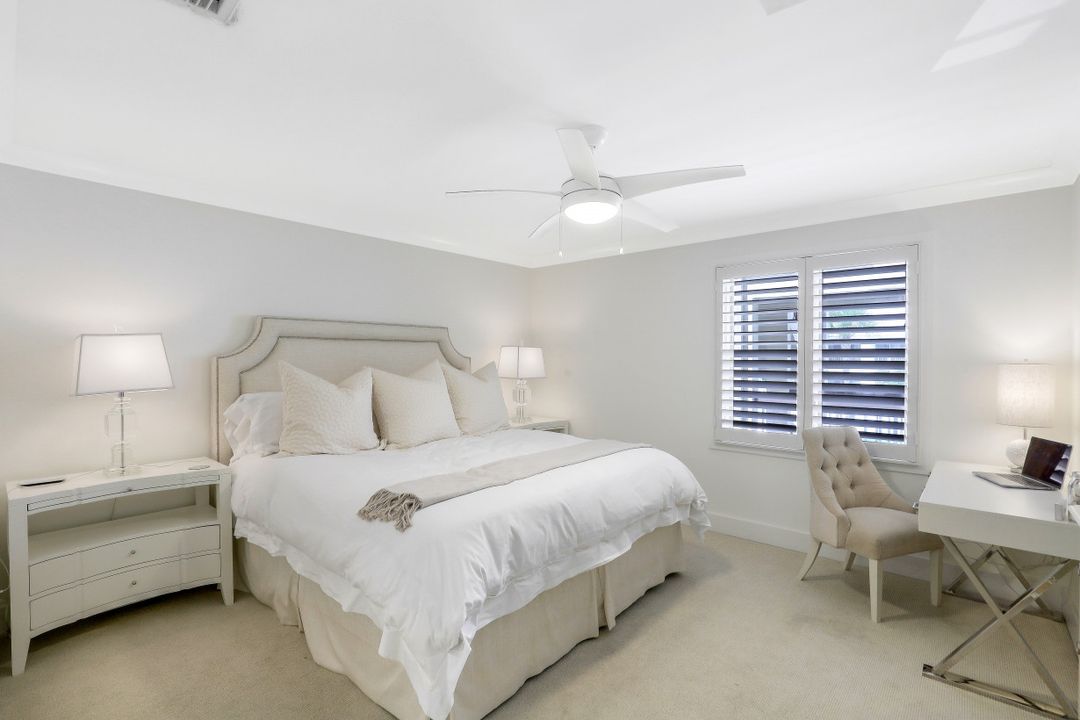 225 5th Ave S #104, Naples, FL 34102