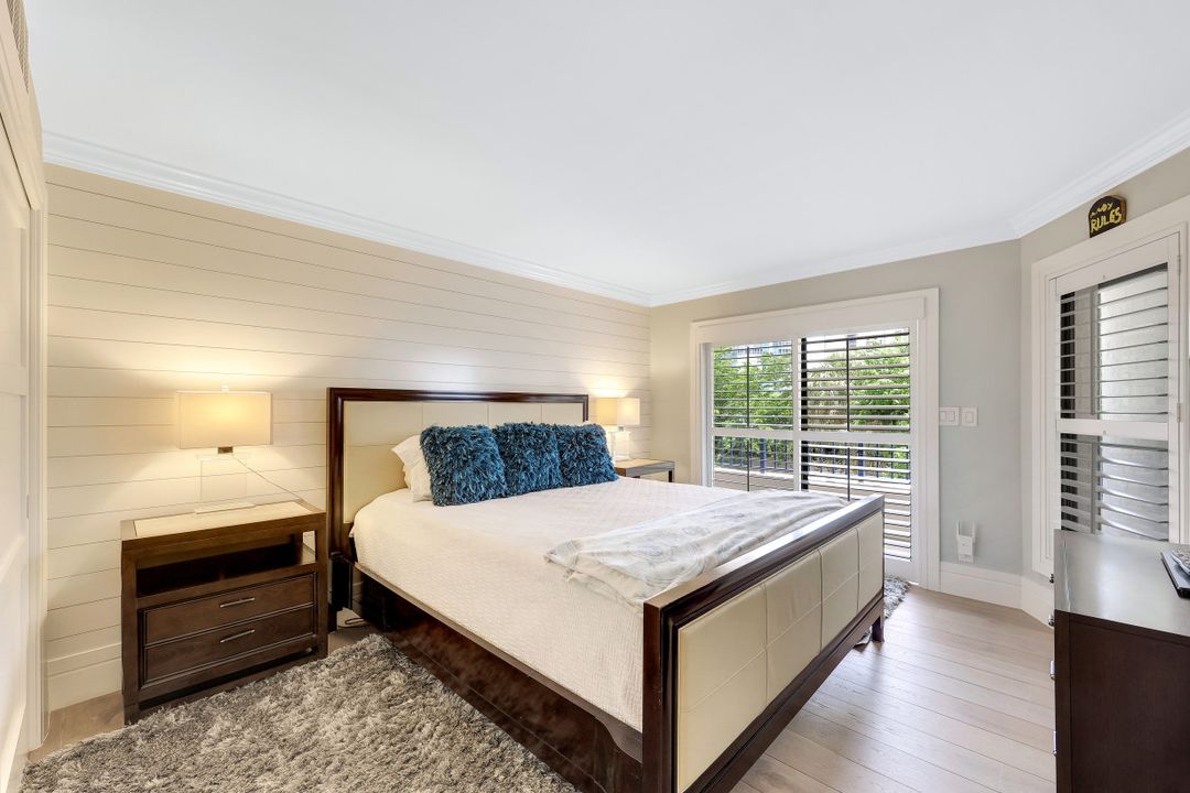 4451 Gulf Shore Blvd N #302, Naples, FL 34103