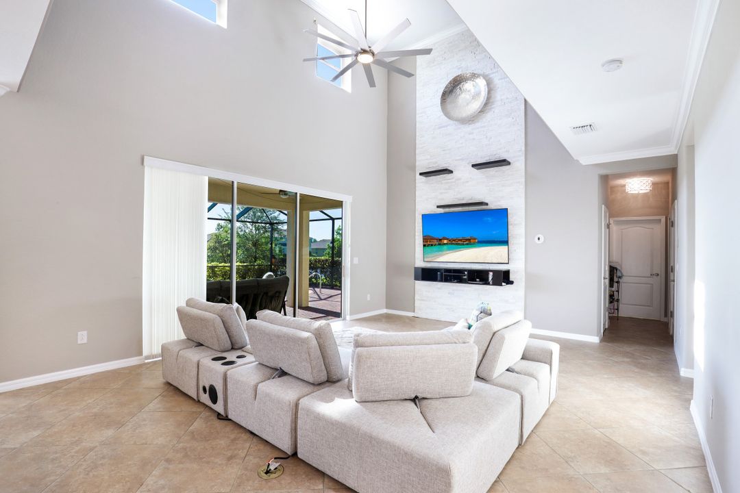 2262 Vermont Ln, Naples, FL 34120