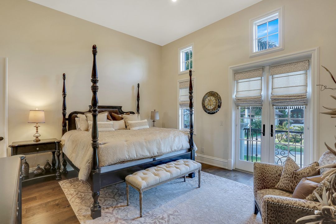 172 Seabreeze Ave, Naples, FL 34108