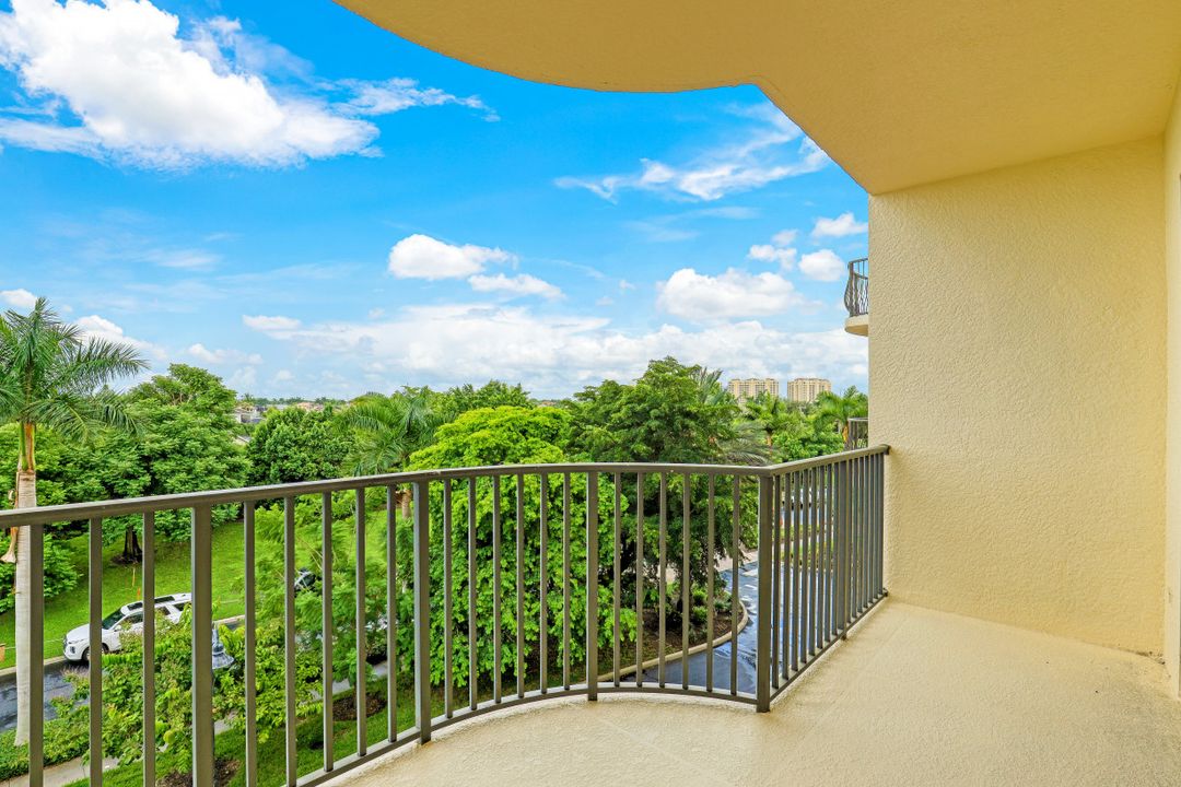 5704 Cape Harbour Dr #308, Cape Coral, FL 33914