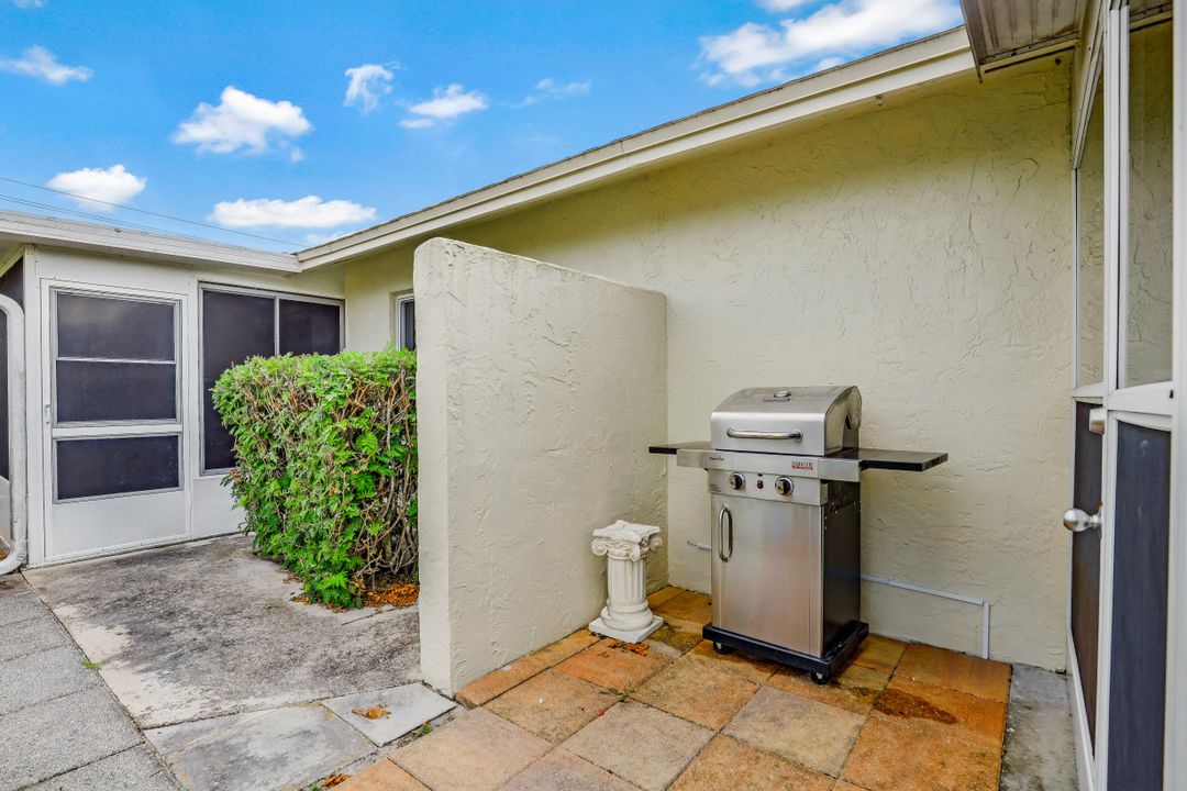 51 Glades Blvd #2, Naples, FL 34112