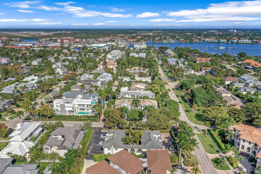 960 7th St S #101, Naples, FL 34102