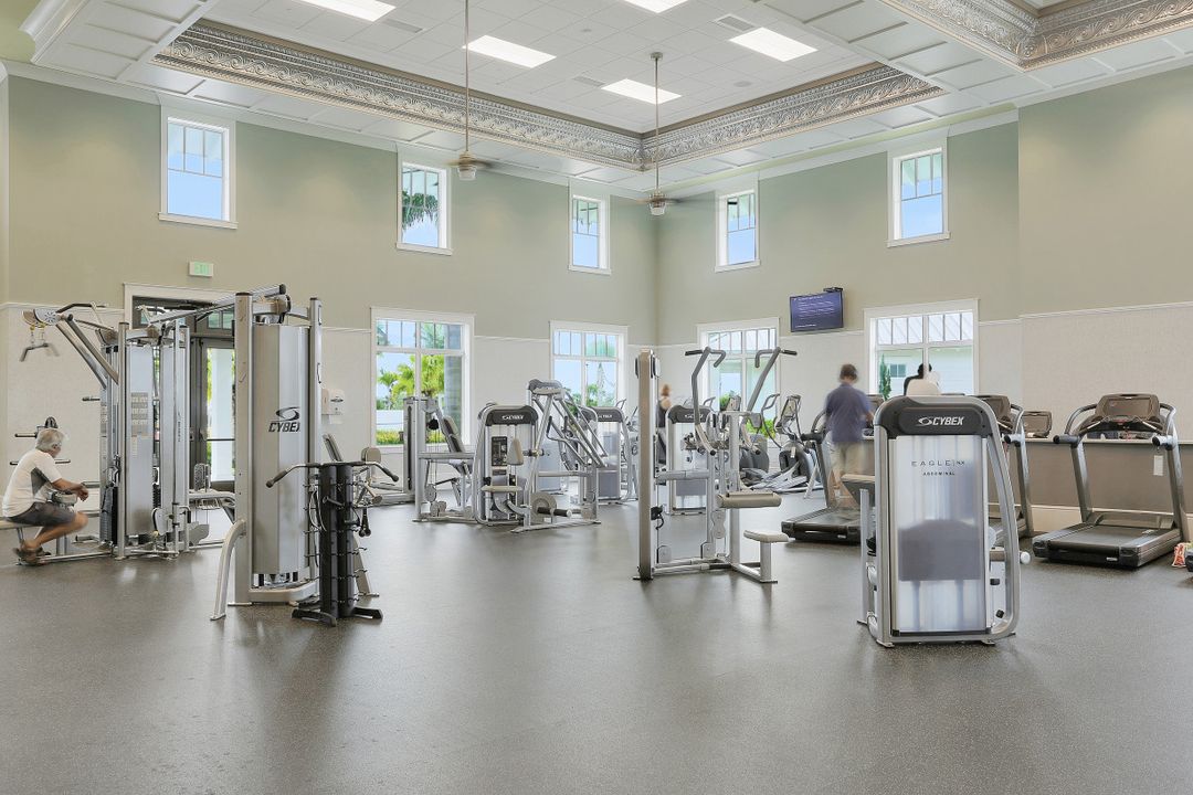 6462 Warwick Ave, Naples, FL 34113