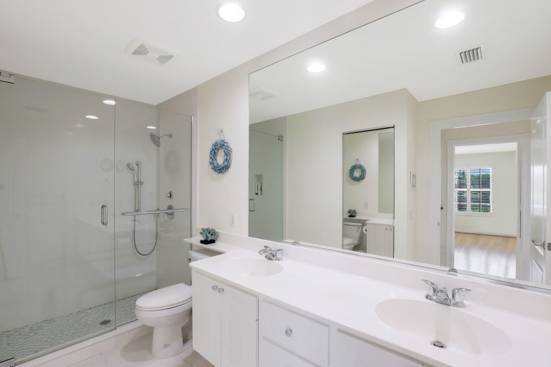 3868 Yakobi Ln, Naples, FL 34119