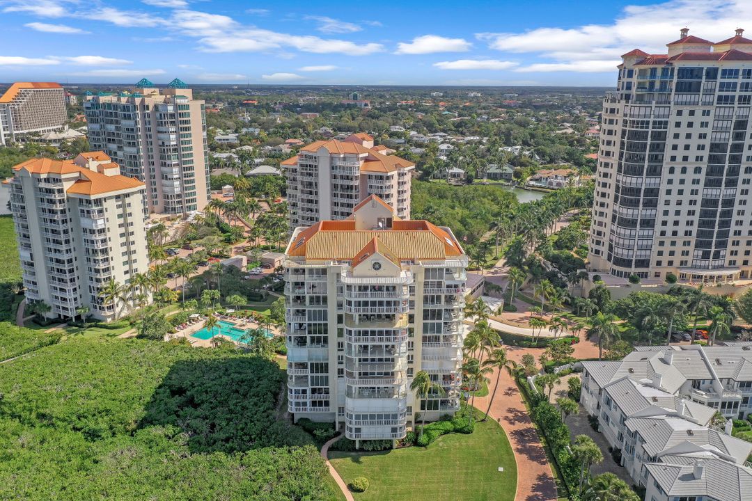 20 Seagate Dr #702, Naples, FL 34103