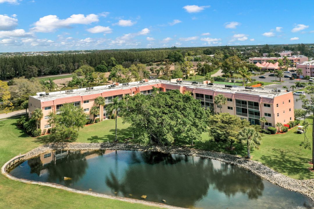 100 Forest Lakes Blvd #112, Naples, FL 34105