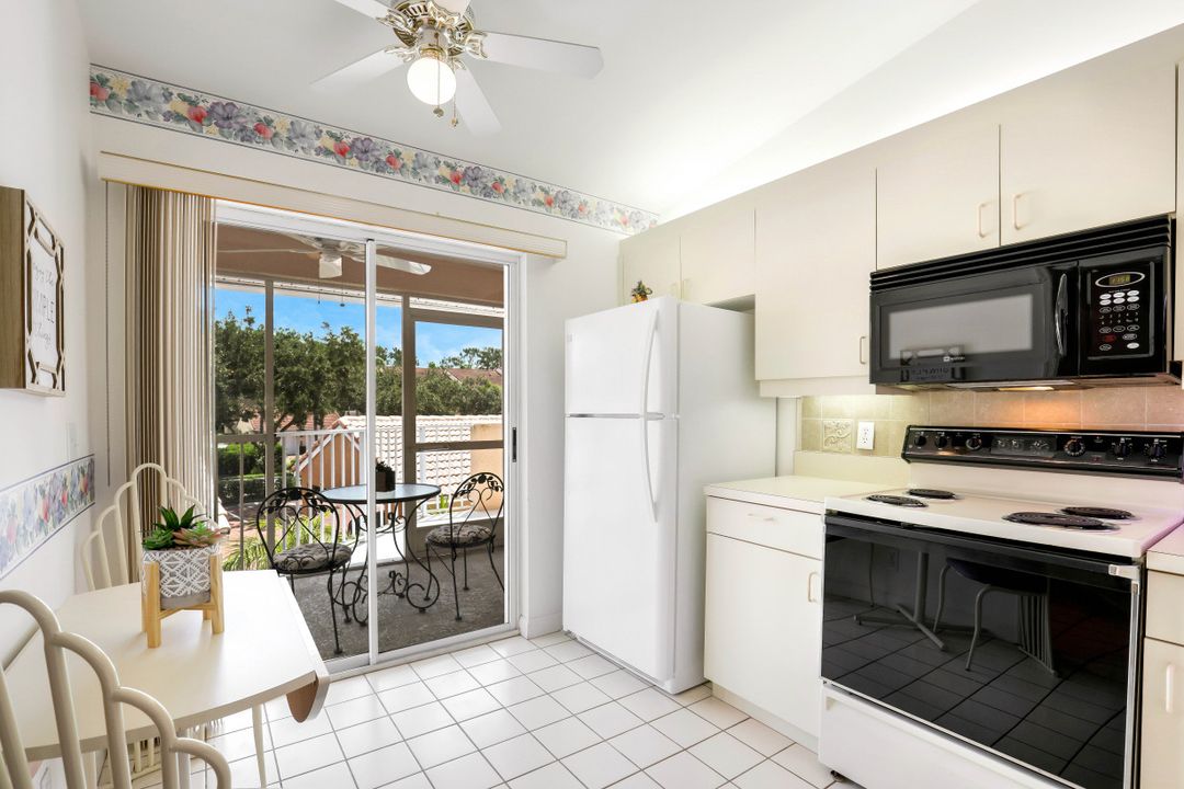 2420 Hidden Lake Dr #1006, Naples, FL 34112