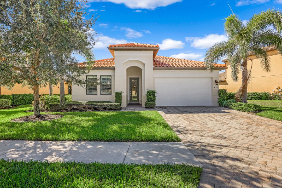 4098 Raffia Dr, Naples, FL 34119
