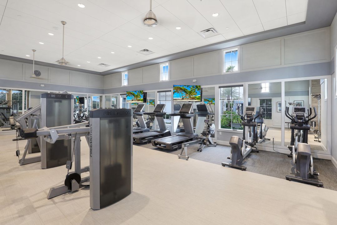 9003 Redonda Dr, Naples, FL 34114