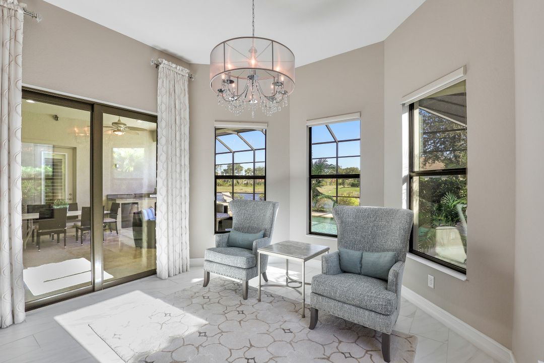 7247 Lantana Cir, Naples, FL 34119