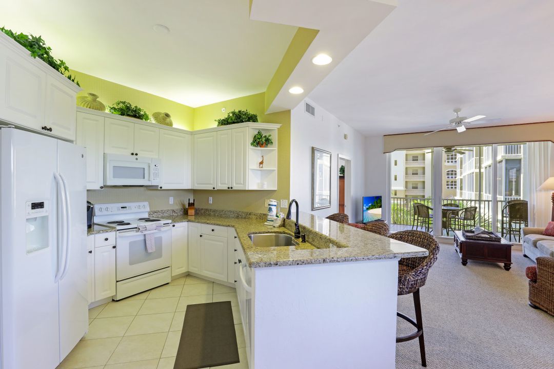 470 Launch Cir #405, Naples, FL 34108