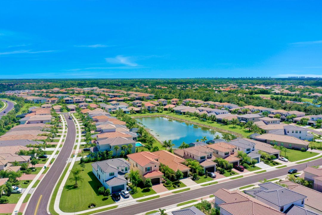 4489 Aurora St, Naples, FL 34119