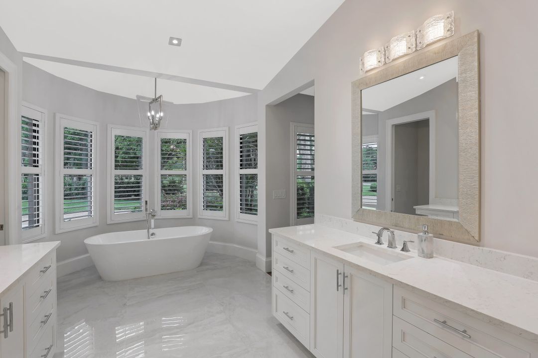 4501 Silver Fox Dr, Naples, FL 34119