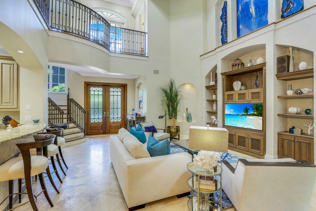 33 3rd St S, Naples, FL 34102