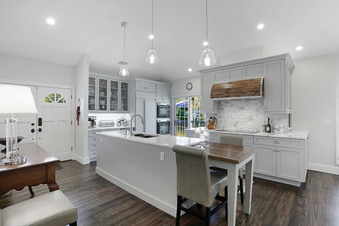 3824 Survey Cir, Bonita Springs, FL 34134