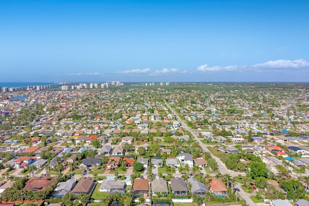 586 93rd Ave N, Naples, FL 34108