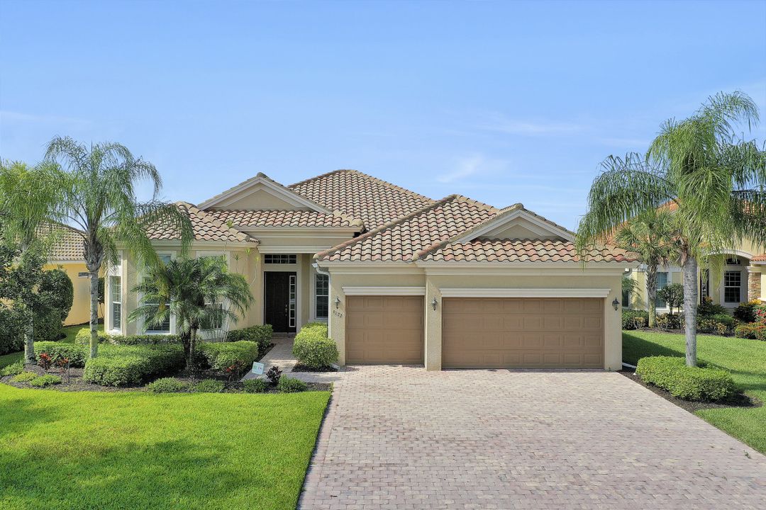 9172 Flint Ct, Naples, FL 34120