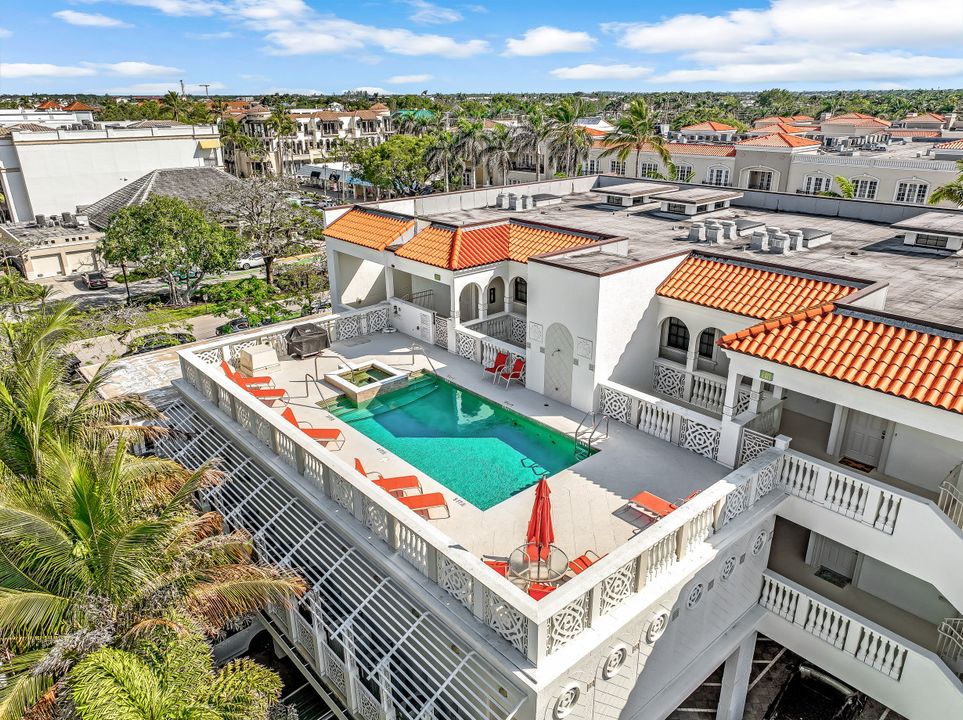 555 5th Ave S, Naples, FL 34102