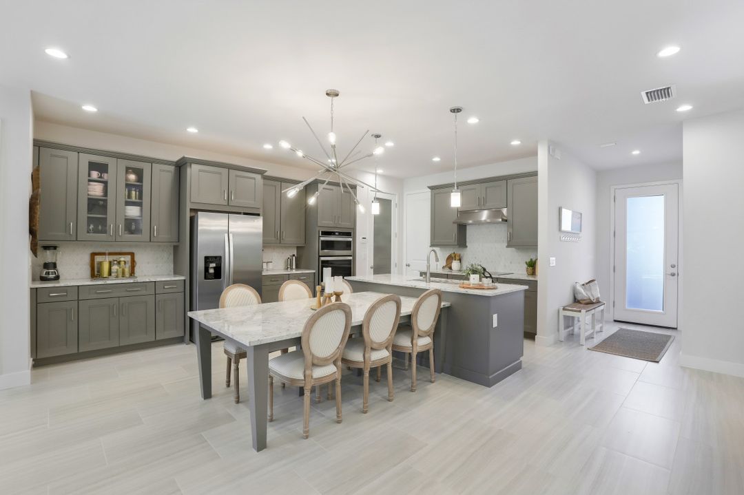 12944 Pembroke Dr, Naples, FL 34105