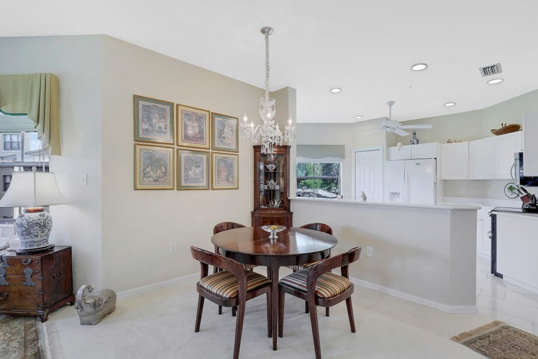 220 Vintage Cir #205, Naples, FL 34119