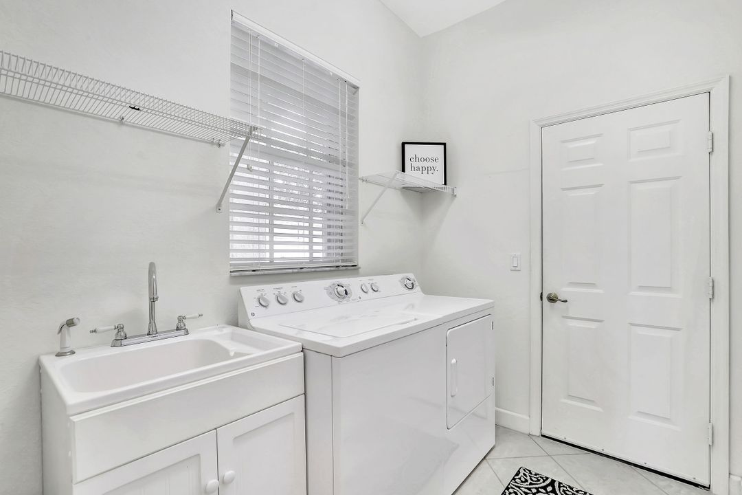 6474 Waverly Green Way, Naples, FL 34110