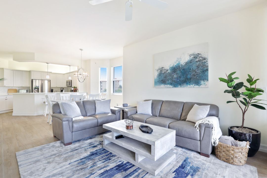 400 Flagship Dr, Naples, FL 34108