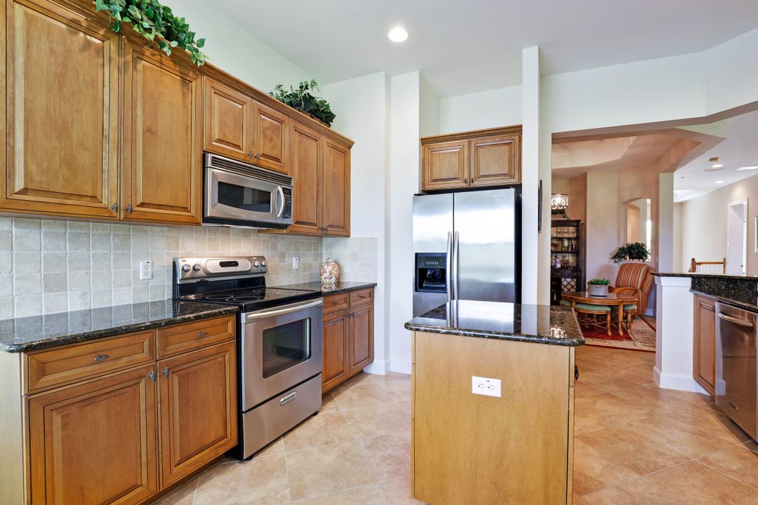 9208 Quartz Ln #4-202, Naples, FL 34120