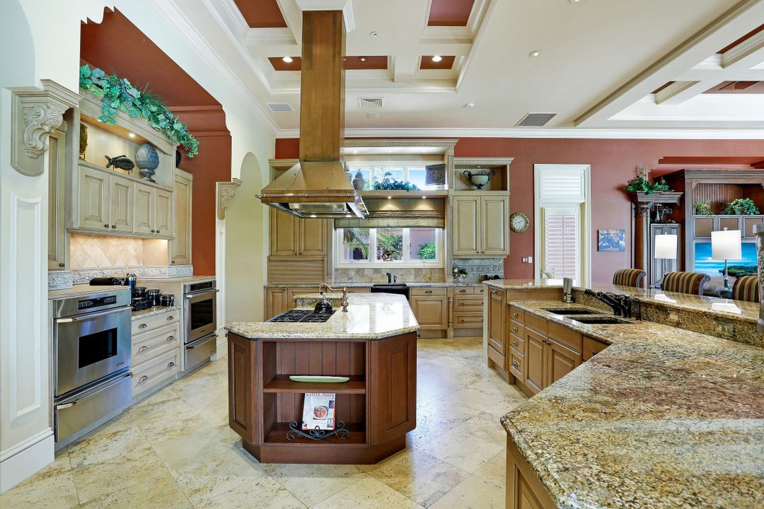 9779 Bent Grass Bend, Naples, FL 34108