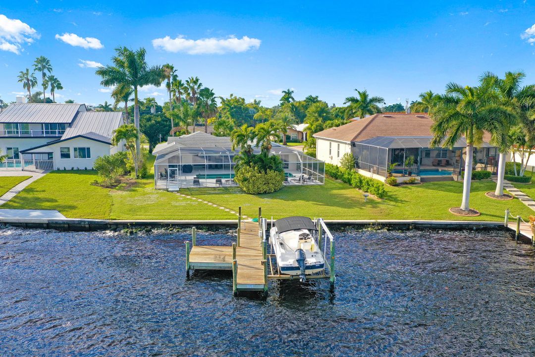 5261 Nautilus Dr, Cape Coral, FL 33904