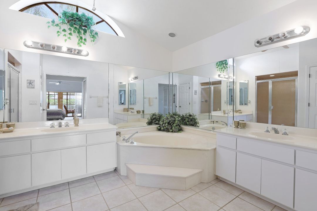 5208 SW 9th Pl, Cape Coral, FL 33914