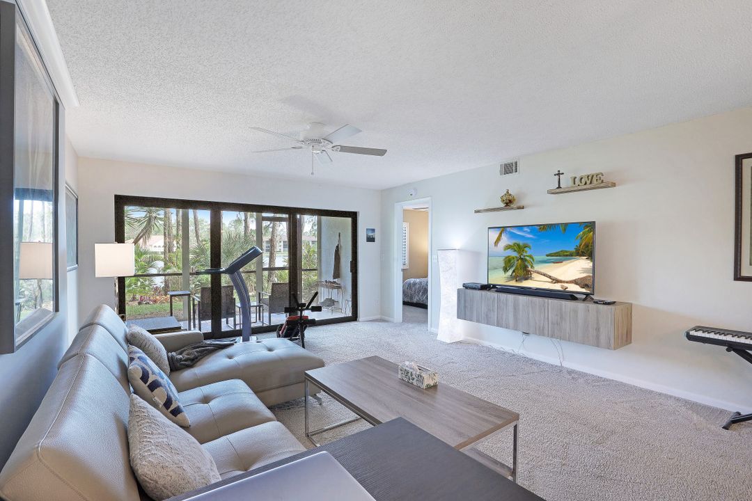 5792 Deauville Cir, Naples, FL 34112