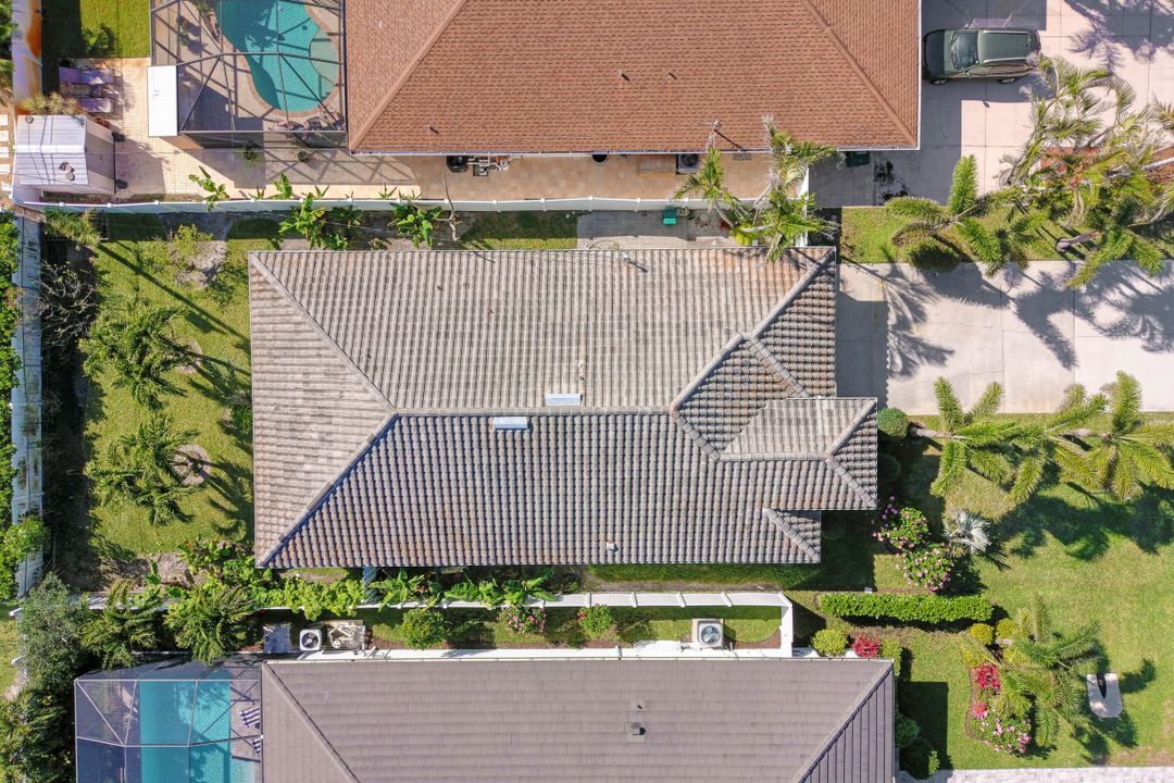 586 93rd Ave N, Naples, FL 34108