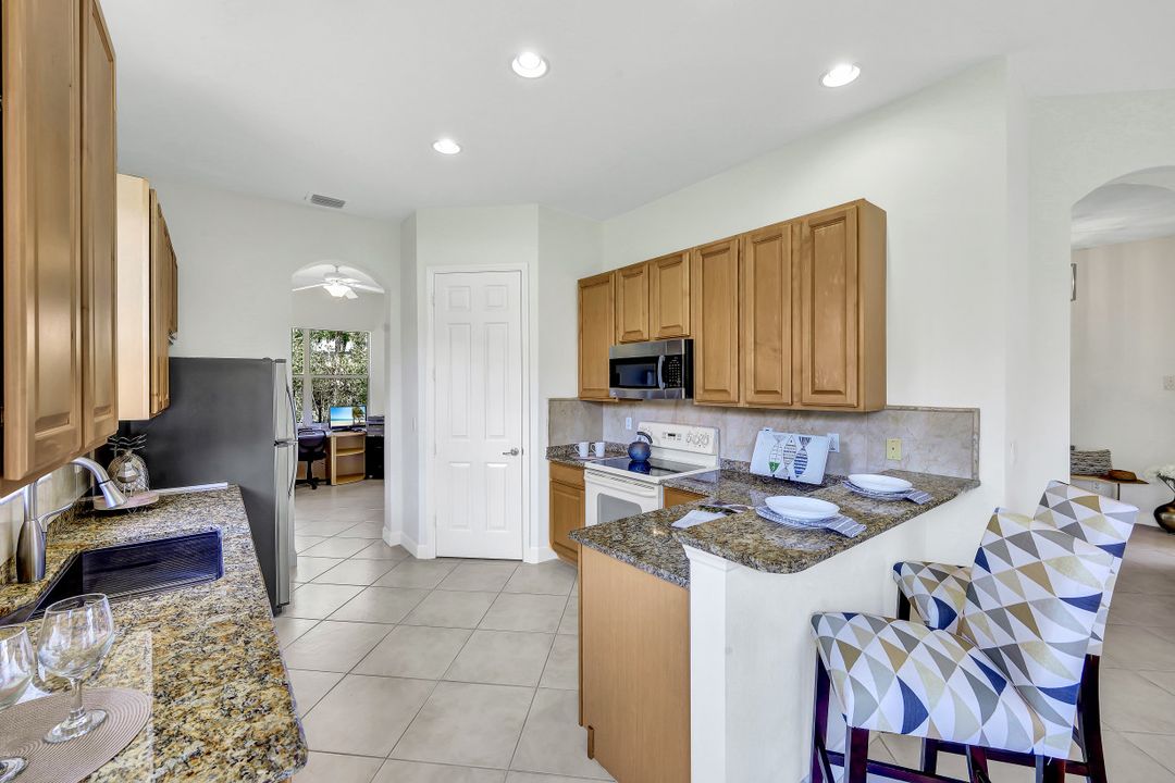 6104 Highwood Park Ln, Naples, FL 34110