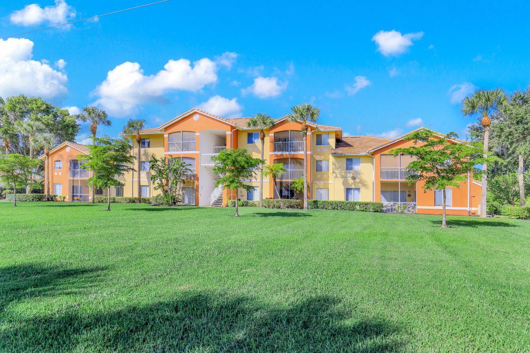 6481 Aragon Way #203, Fort Myers, FL 33966