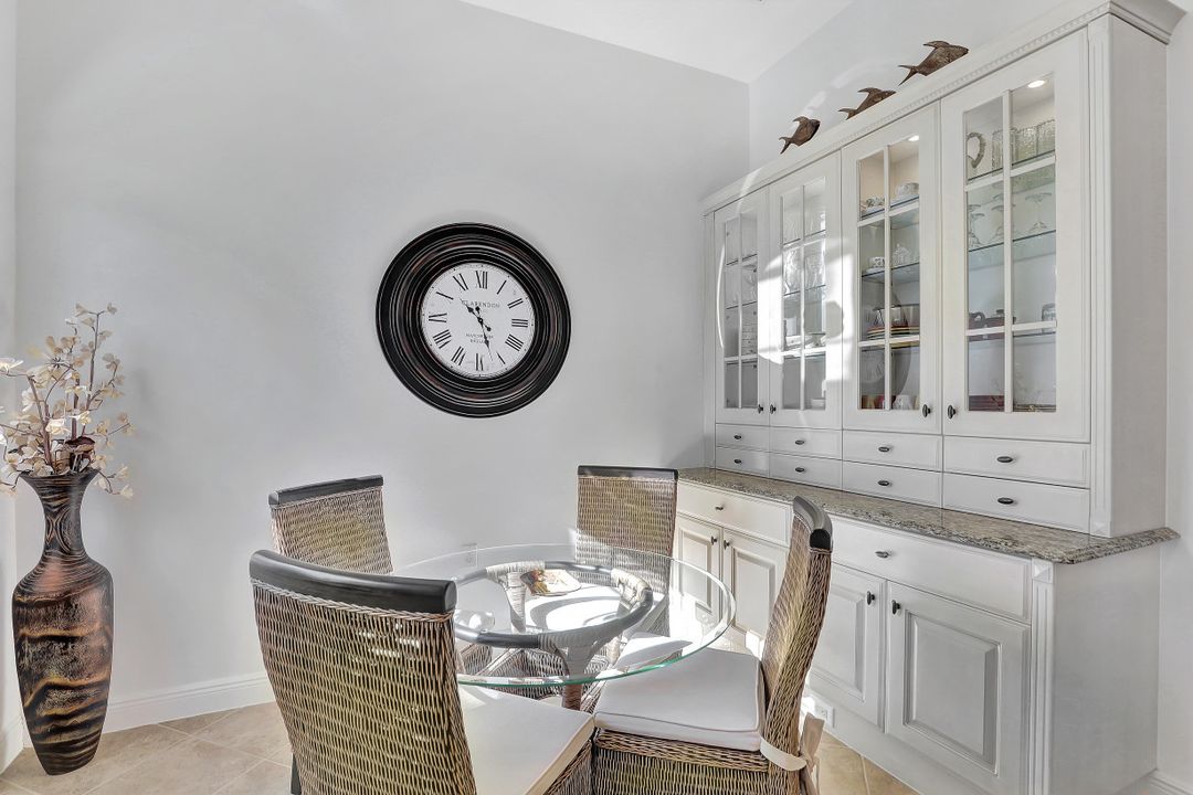 9243 Tesoro Ln #204, Naples, FL 34114