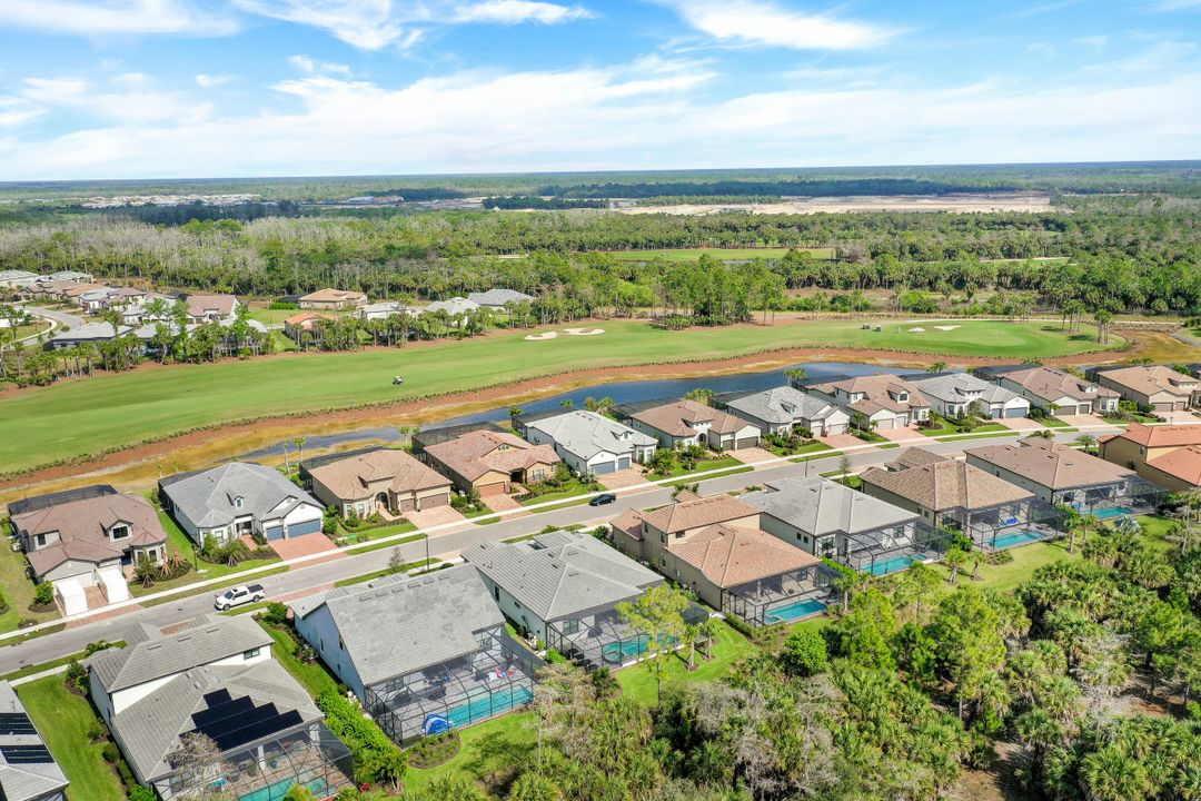 9483 Greyhawk Trl, Naples, FL 34120