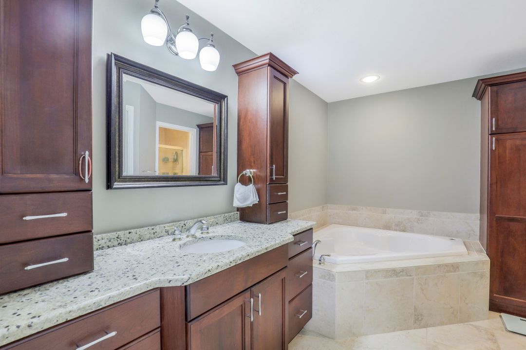 423 SW 39th St, Cape Coral, FL 33914